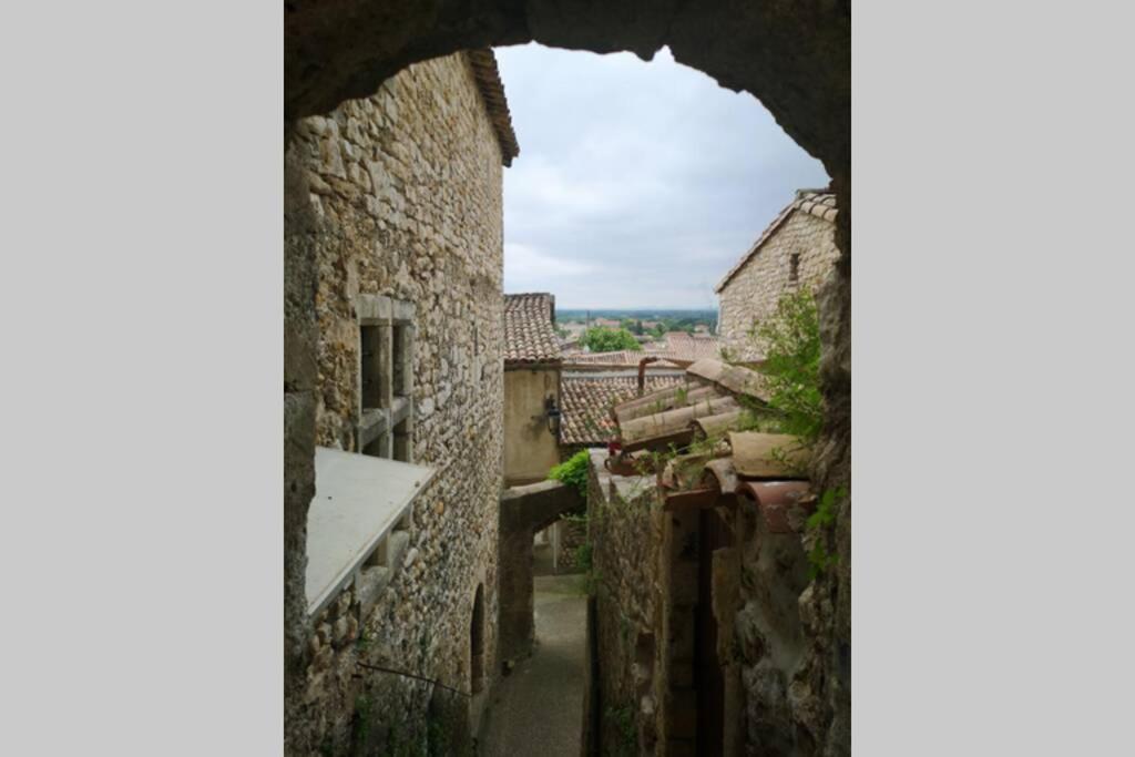 Maison De Village Meublee Avec Terrasse Donzere Экстерьер фото